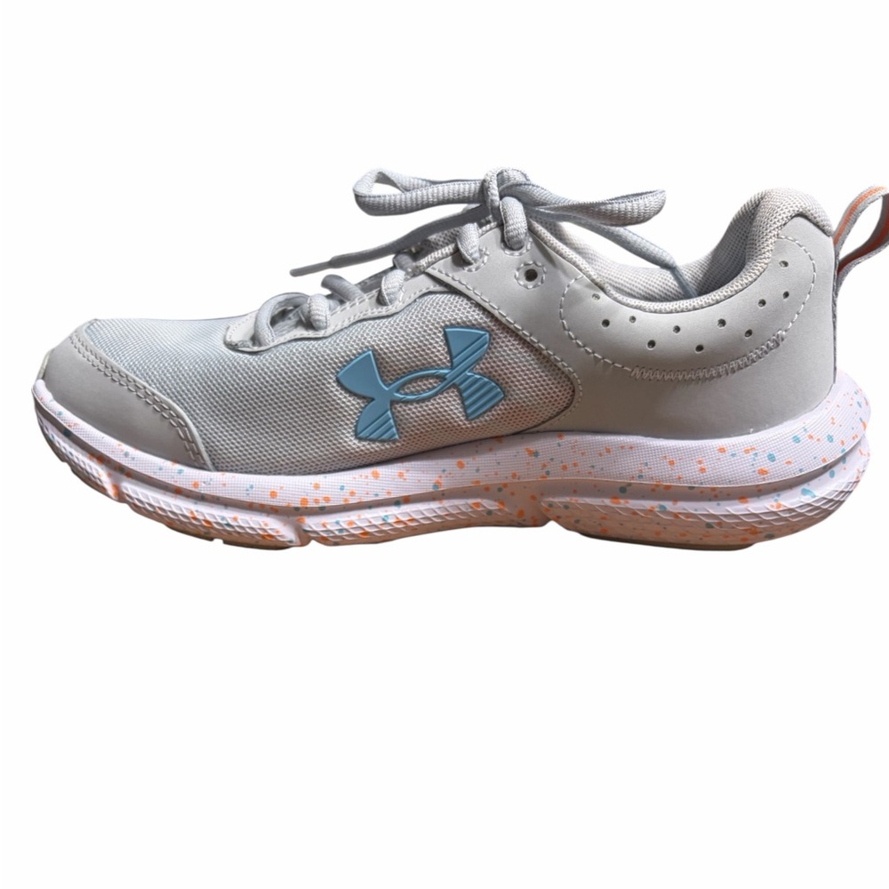 Under Armour Girl’s Light Gray Sneakers with Blue Logo and Speckled Sole - Picture 5 of 9